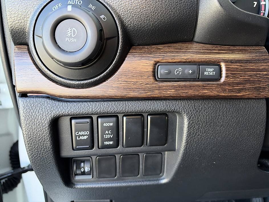 Used 2022 Nissan Titan Platinum Reserve w/ Moonroof Package AWD/4WD image 36