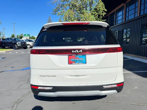 Used 2022 Kia Carnival LX FWD image 4