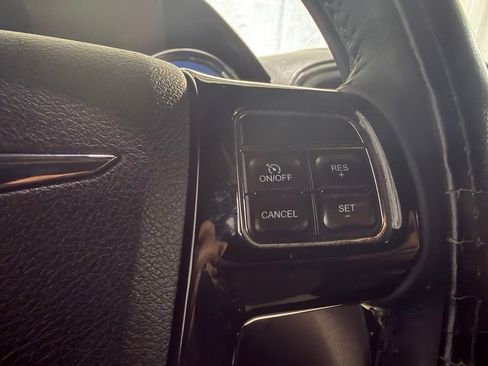 Used 2014 Chrysler 300 S RWD image 16