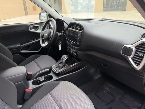 Used 2024 Kia Soul LX w/ Option Group 015 FWD image 9