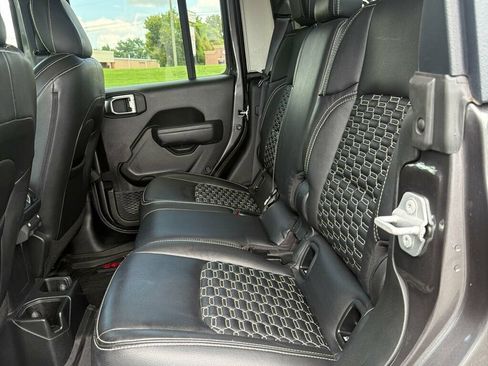 Used 2022 Jeep Gladiator Sport AWD/4WD image 16