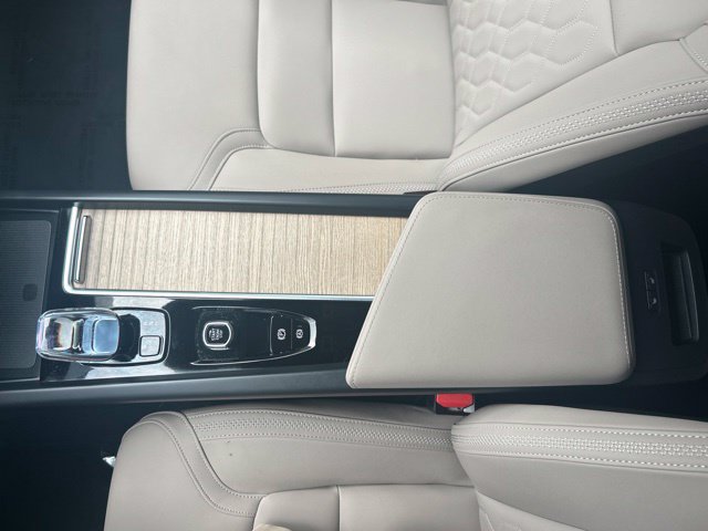 Certified 2026 Volvo XC60 B5 Plus AWD/4WD image 28