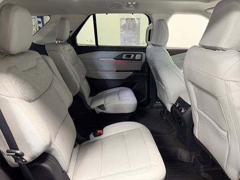 Used 2025 Ford Explorer Platinum w/ LUX Leather Package AWD/4WD image 23