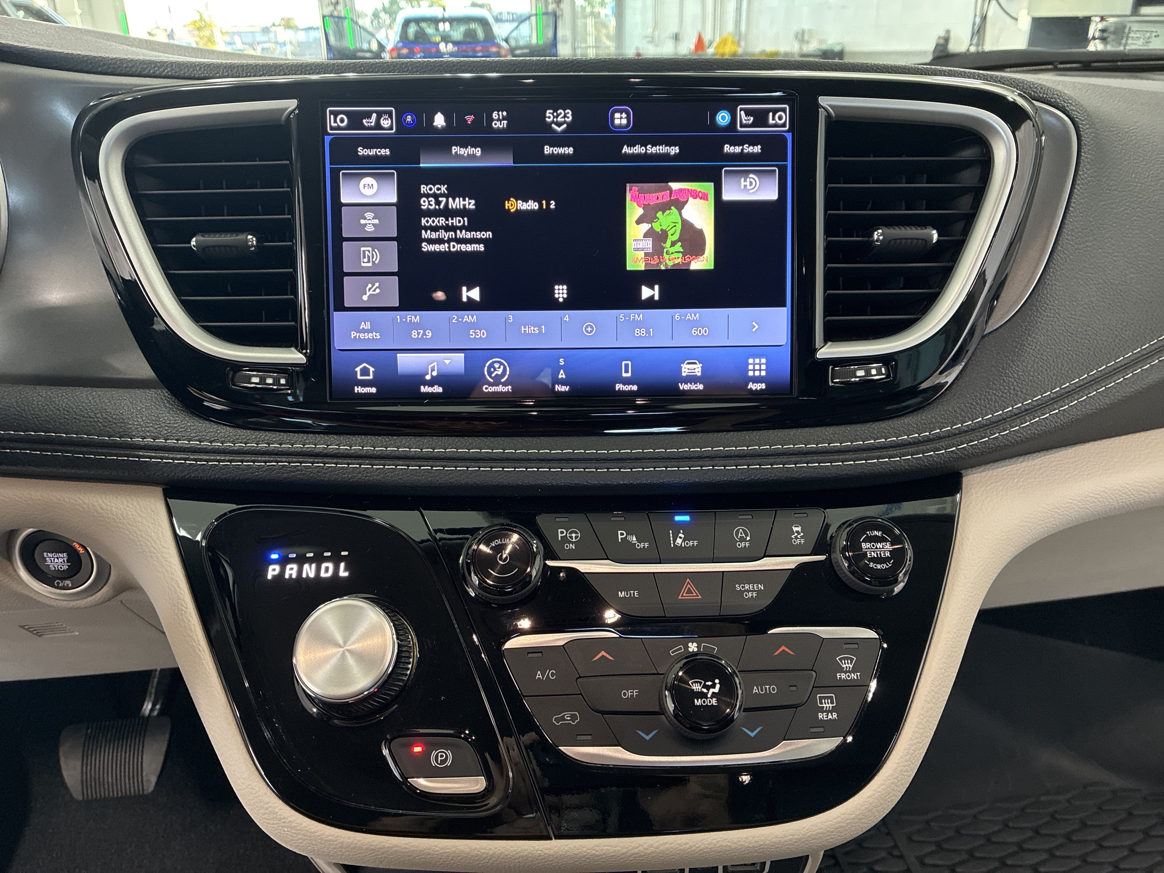 Certified 2024 Chrysler Pacifica Touring-L w/ Uconnect Theater Family Group AWD/4WD image 30