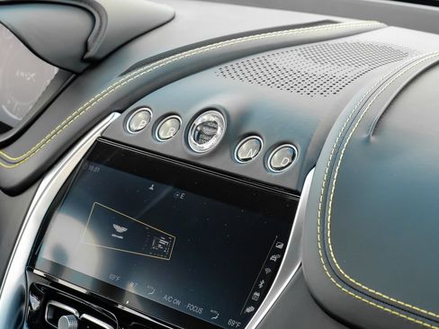 Used 2021 Aston Martin DBX AWD/4WD image 33