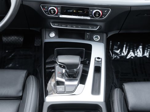 Certified 2025 Audi Q5 Prestige image 17