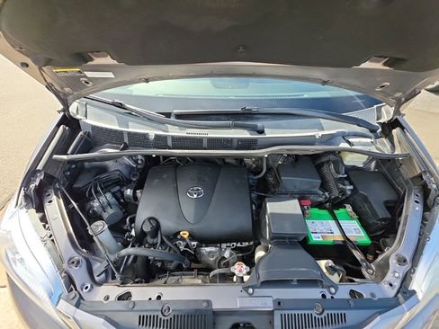 Used 2017 Toyota Sienna Limited image 24