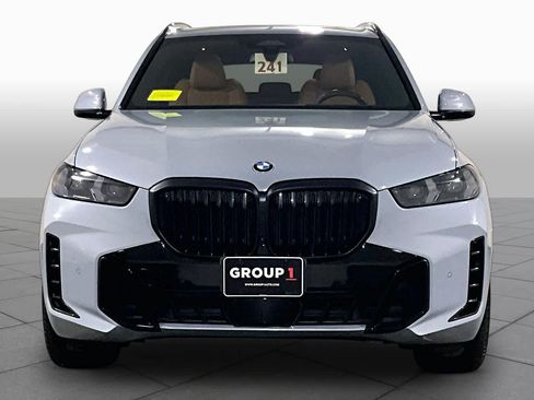 Used 2024 BMW X5 xDrive40i w/ M Sport Package AWD/4WD image 3