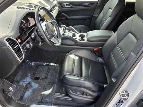 Used 2022 Porsche Cayenne image 9