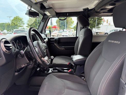 Used 2018 Jeep Wrangler Sport AWD/4WD image 12