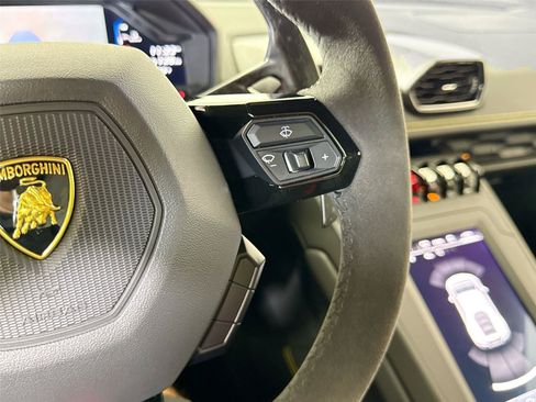 Used 2022 Lamborghini Huracan EVO RWD image 24