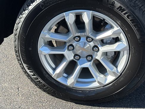 Used 2024 Chevrolet Silverado 1500 LT image 11