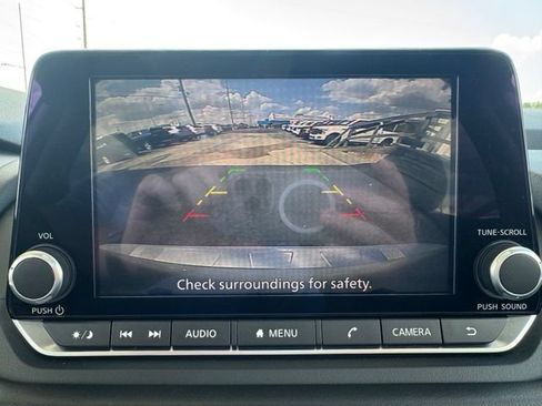 Used 2025 Nissan Rogue SV w/ SV Premium Package AWD/4WD image 9
