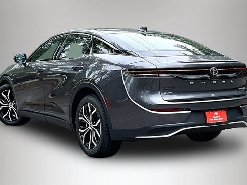 Used 2023 Toyota Crown AWD/4WD image 4