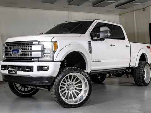 Used 2018 Ford F250 Platinum w/ Platinum Ultimate Package AWD/4WD image 4