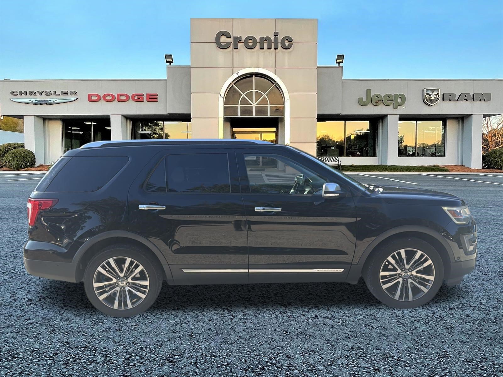 Used 2016 Ford Explorer Platinum AWD/4WD image 4