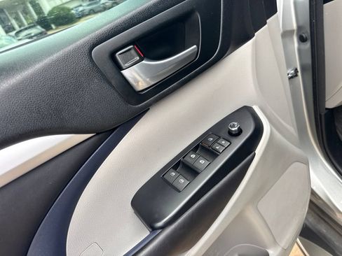 Used 2017 Toyota Highlander XLE FWD image 11