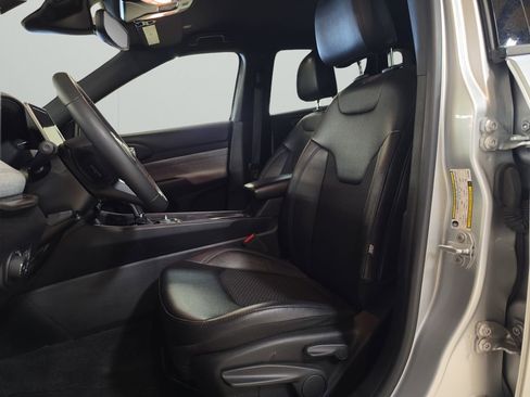 Used 2025 Jeep Compass Latitude image 13