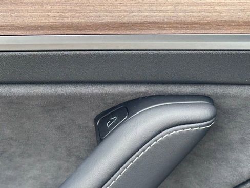 Used 2023 Tesla Model Y Long Range image 19