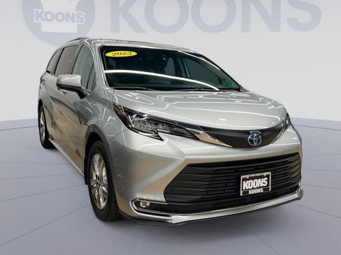 Used 2023 Toyota Sienna XLE image 7
