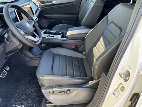 New 2026 Volkswagen Atlas Cross Sport SEL R-Line image 16