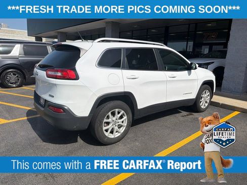 Used 2018 Jeep Cherokee Latitude w/ Cold Weather Group AWD/4WD image 4