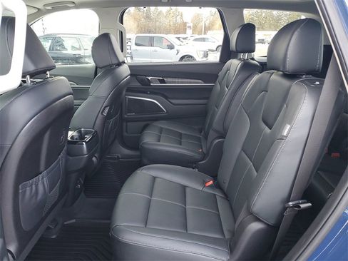 Used 2025 Kia Telluride SX w/ SX Captain's Chair Package image 27