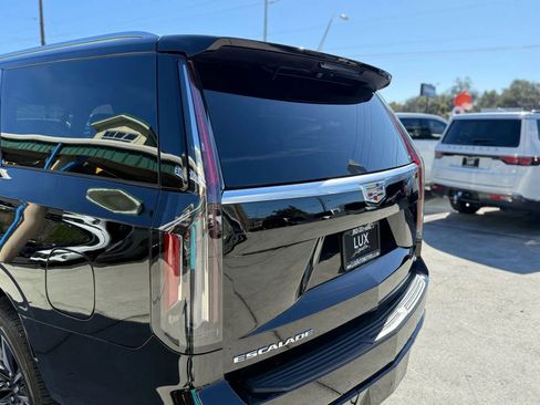 Used 2021 Cadillac Escalade ESV Premium Luxury image 9