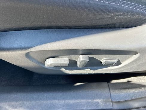 Used 2018 Nissan Rogue SV w/ Premium Package image 26