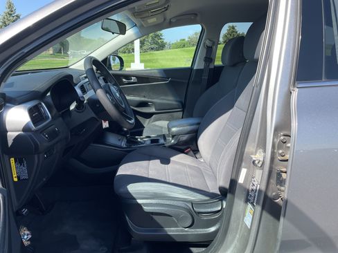 Used 2017 Kia Sorento AWD image 16