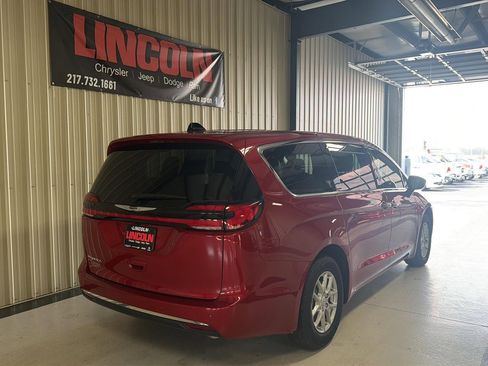 New 2026 Chrysler Pacifica Select image 6