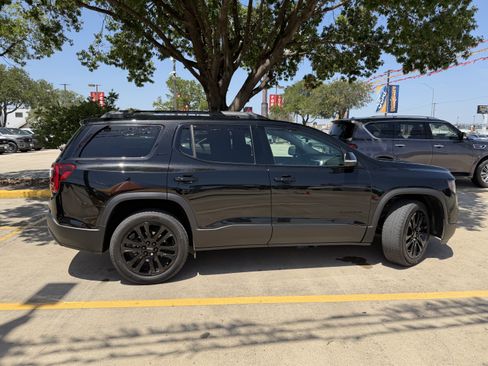 Used 2023 GMC Acadia SLT w/ Elevation Edition FWD image 5
