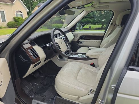 Used 2020 Land Rover Range Rover HSE AWD/4WD image 12