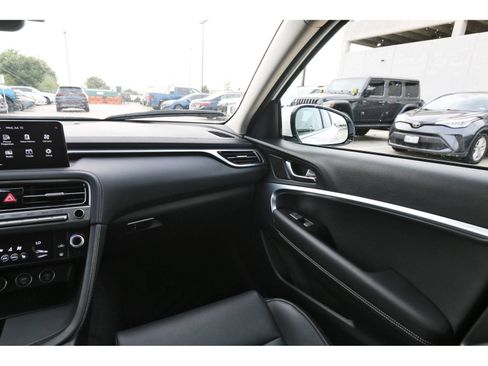 Used 2025 Genesis G70 2.5T RWD image 12