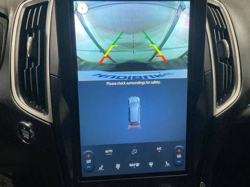 Used 2022 Ford Edge SEL AWD/4WD image 16