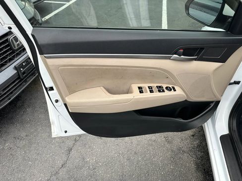 Used 2018 Hyundai Elantra Value Edition FWD image 22