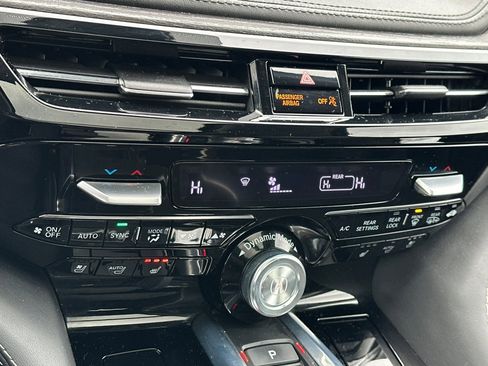 Used 2022 Acura MDX SH-AWD w/ Advance Package image 24