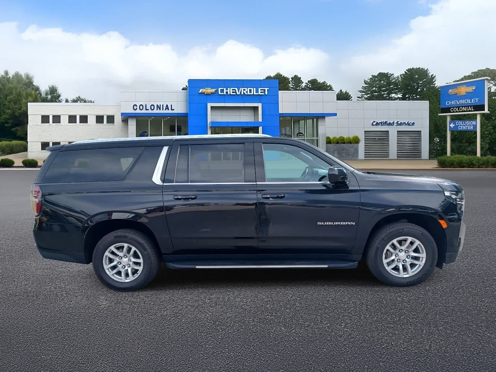 Used 2023 Chevrolet Suburban LS AWD/4WD image 3