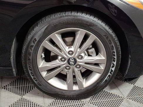 Used 2017 Hyundai Elantra SE FWD image 11