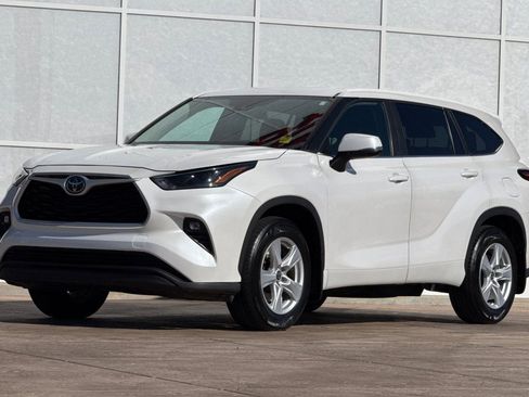 Certified 2024 Toyota Highlander LE image 10
