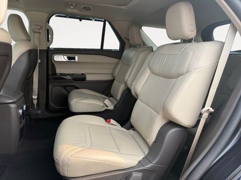 Used 2020 Ford Explorer Platinum w/ Premium Technology Package AWD/4WD image 12