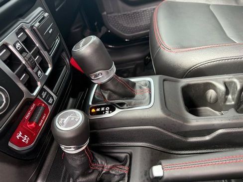 Used 2023 Jeep Gladiator Rubicon w/ Cold Weather Group image 8