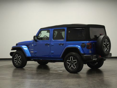 Used 2024 Jeep Wrangler Sahara image 6