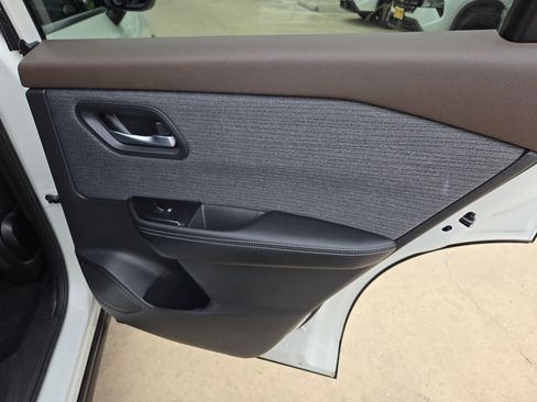 Used 2023 Nissan Rogue SV FWD image 26