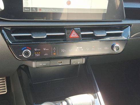 Used 2023 Kia Niro EX Touring FWD image 16