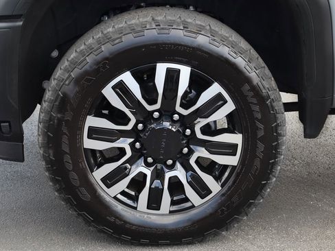 Certified 2025 GMC Sierra 2500 Denali Ultimate image 36