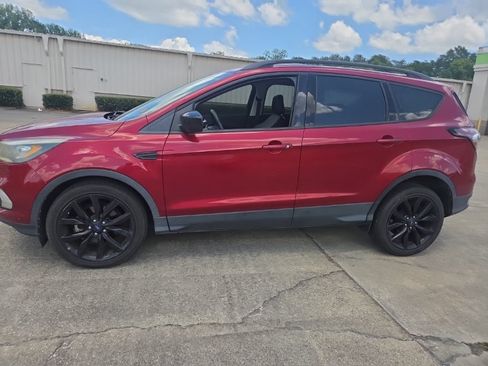 Used 2018 Ford Escape SE w/ SE Sport Appearance Package FWD image 5