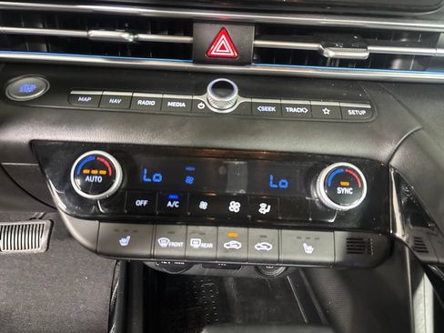 Used 2023 Hyundai Elantra Limited FWD image 16