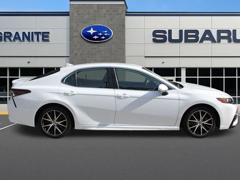 Used 2023 Toyota Camry SE image 11