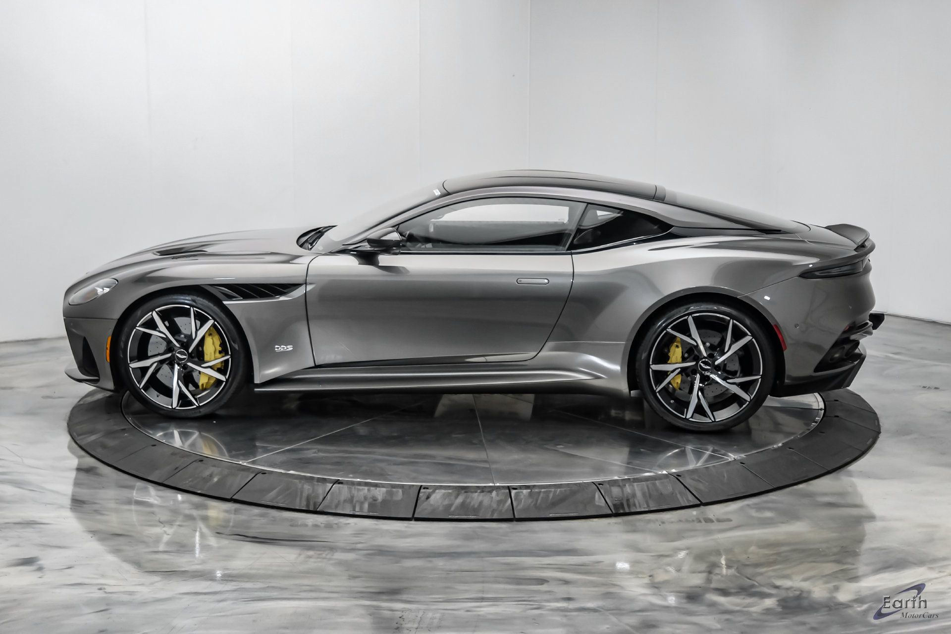 Used 2019 Aston Martin DBS Superleggera RWD image 8